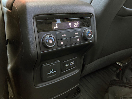 GMC Acadia SLT 2023 : essai routier Body Image