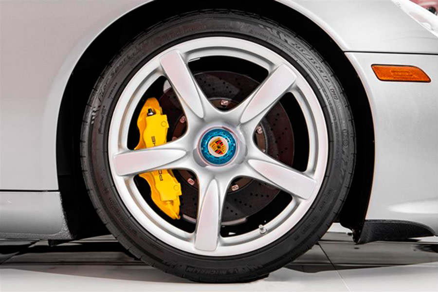 Porsche-Carrera-GT-7.jpg