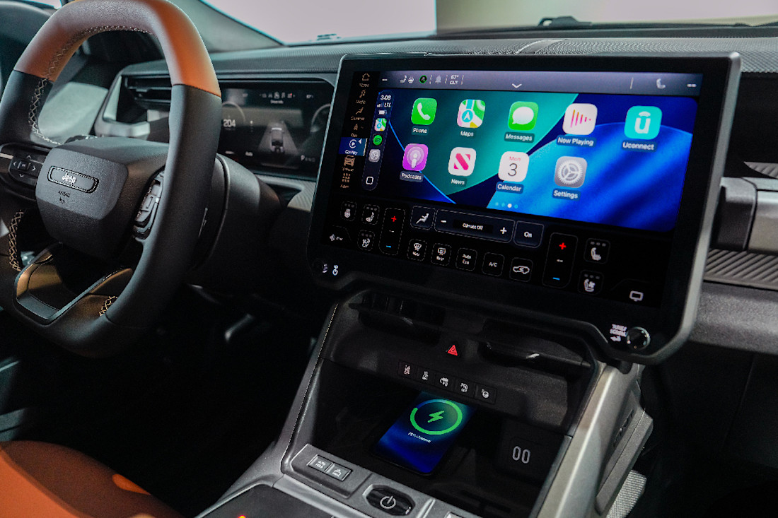 Jeep-recon-2026-interior (12).jpg