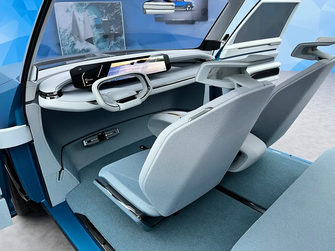 Das einziehbare Lenkrad kommt nicht von ungefähr: Der Kia EV9 wird ab Markstart über Level 3-Autonomie verfügen.  Das einziehbare Lenkrad kommt nicht von ungefähr: Der Kia EV9 wird ab Markstart über Level 3-Autonomie verfügen.