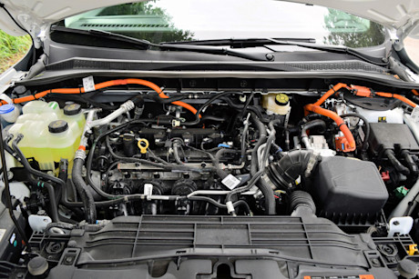 Editorial 2024 ford escape plug in hybrid td 240116 12 sha