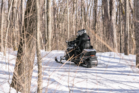 Editorial snowmobiling 101 08 dw