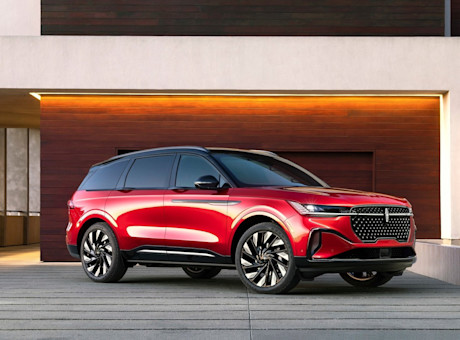 lincoln-nautilus-red-side