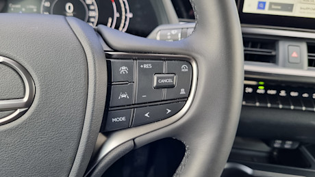 Lexus UX 300h 2025 : essai routier Image