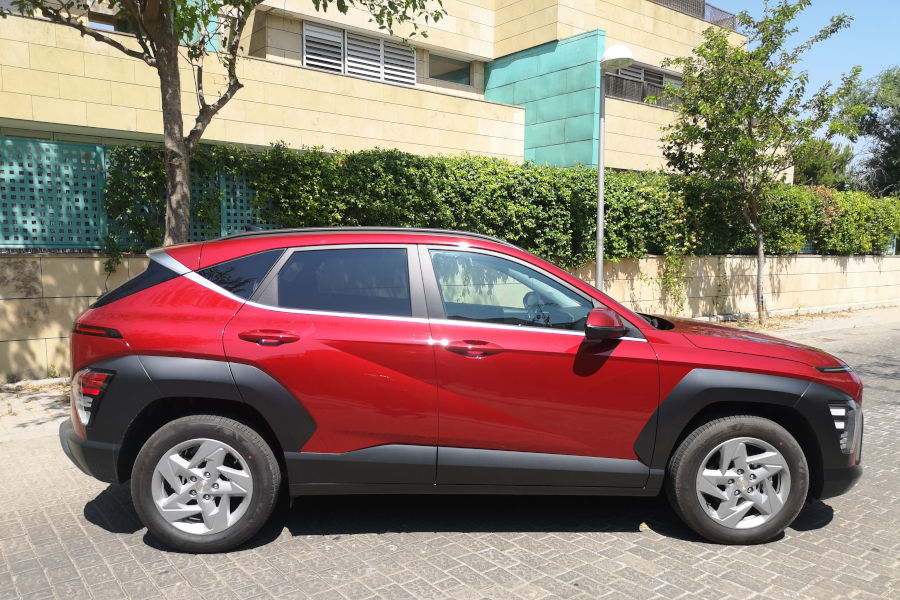 hyundai-kona-2023-1-0-mhev-tecno-review-autoscout24 (29).jpg