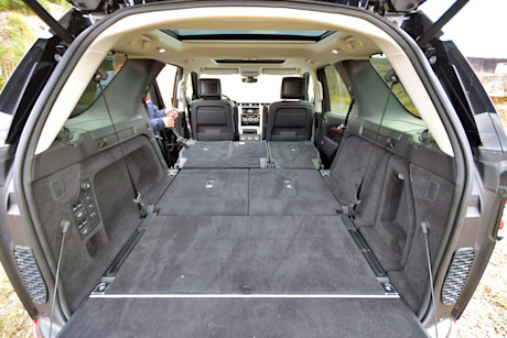 Editorial 2018 land rover discovery hse luxury td6 48 jp