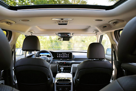Editorial 2024 kia carnival sx td 240216 27 sha