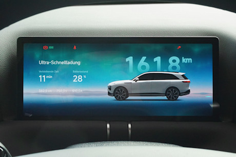 12 xpeng-g9-long-range-2026-display-ultra-schnellladen