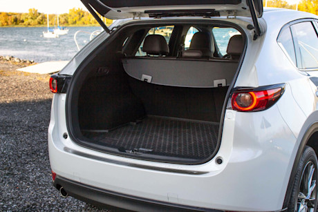 Mazda CX-5 Signature 2.5T vs 2.2D 2019 : match comparatif Image