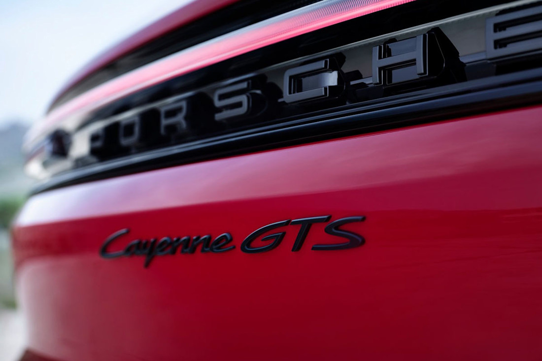 Porsche-Cayenne_GTS-2024 (1).jpg