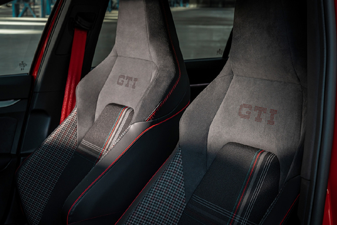 vw-golf-gti-edition-50 (14).jpg