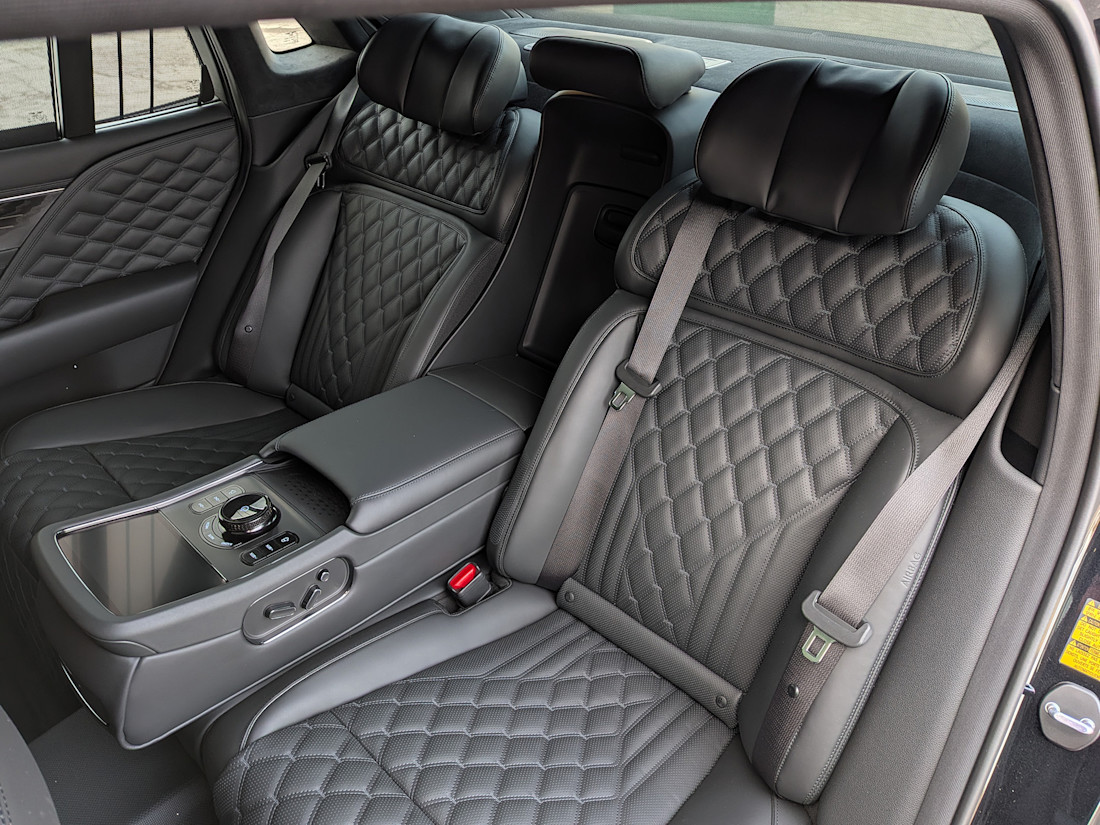 2026 Genesis G90 Black Edition - TD - SBe - 260327 - 20.jpg