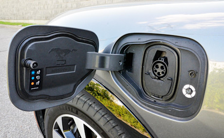Ford Mustang Mach-E Premium RWD 2021 : essai routier Body Image