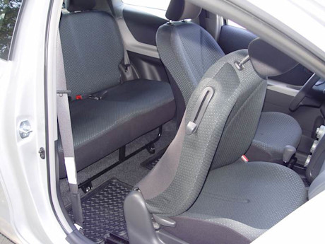 Editorial 2008 toyota yaris gw 013 9409