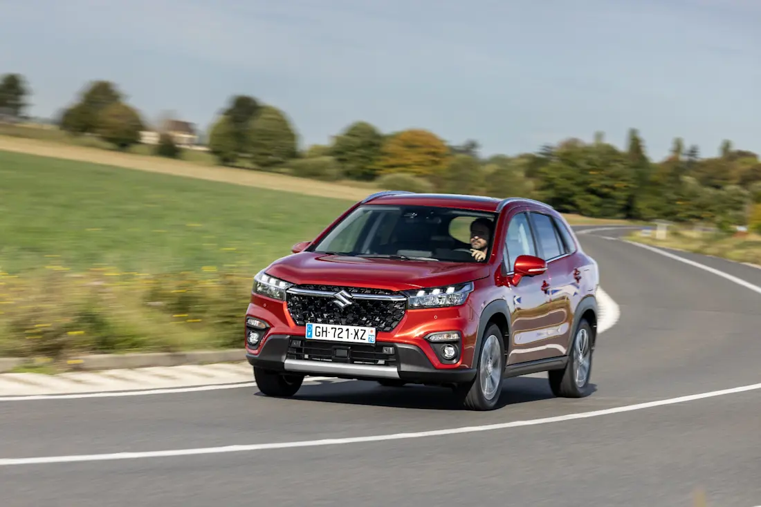 suzuki s-cross full hybrid 12