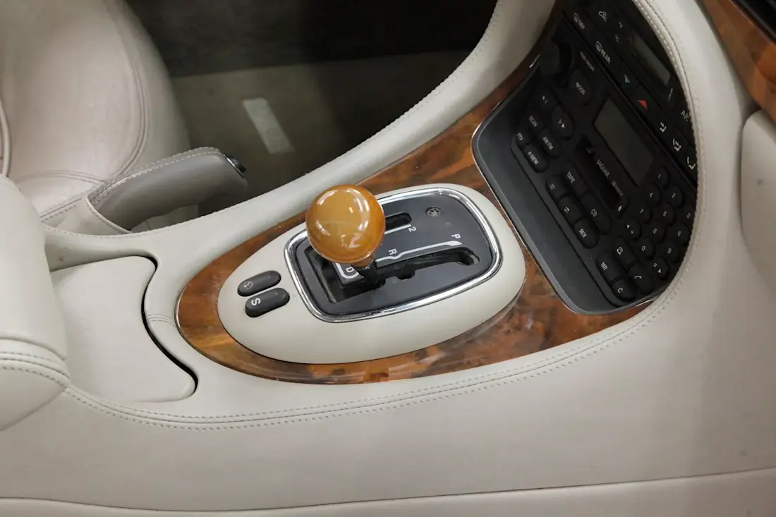 jaguar-xj-pickup-1998 (1).webp