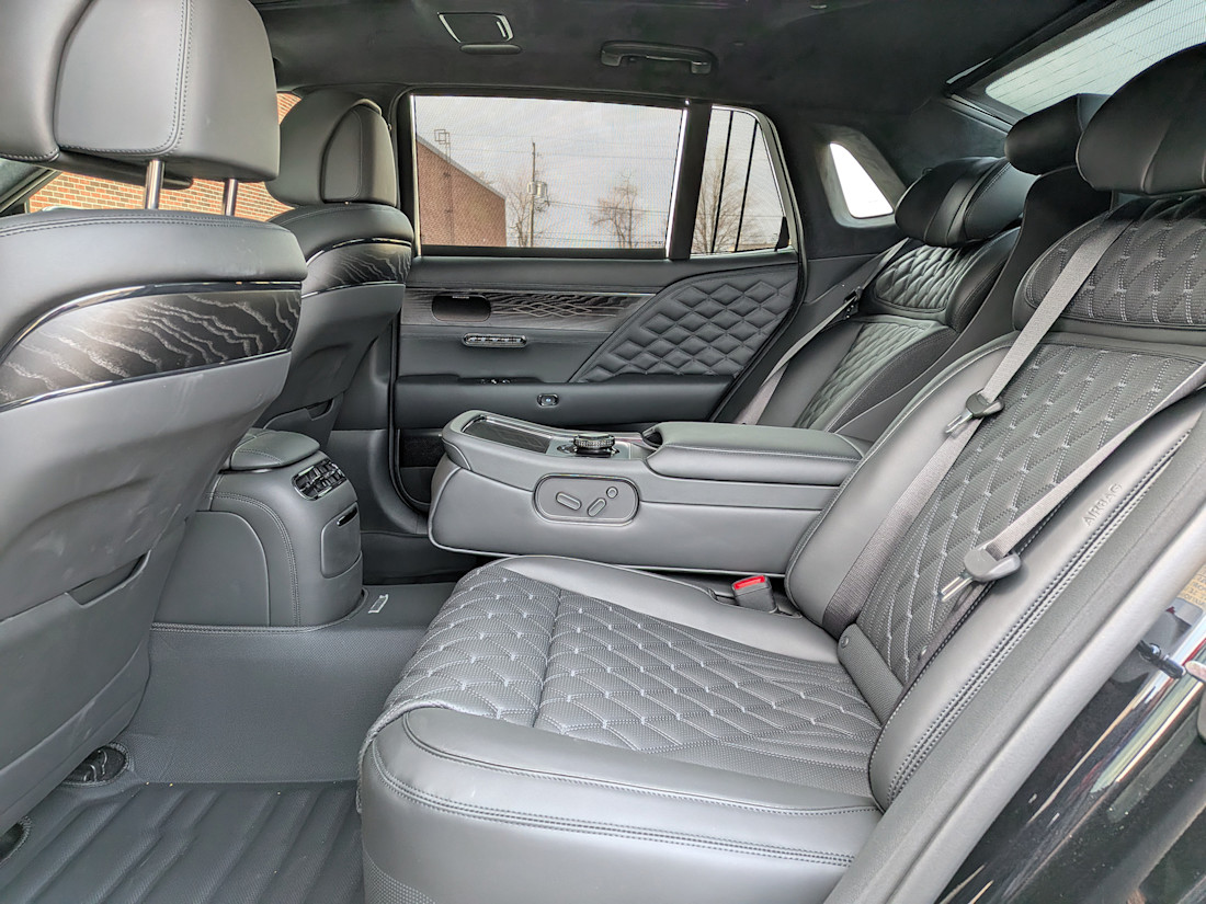 2026 Genesis G90 Black Edition - TD - SBe - 260327 - 19.jpg