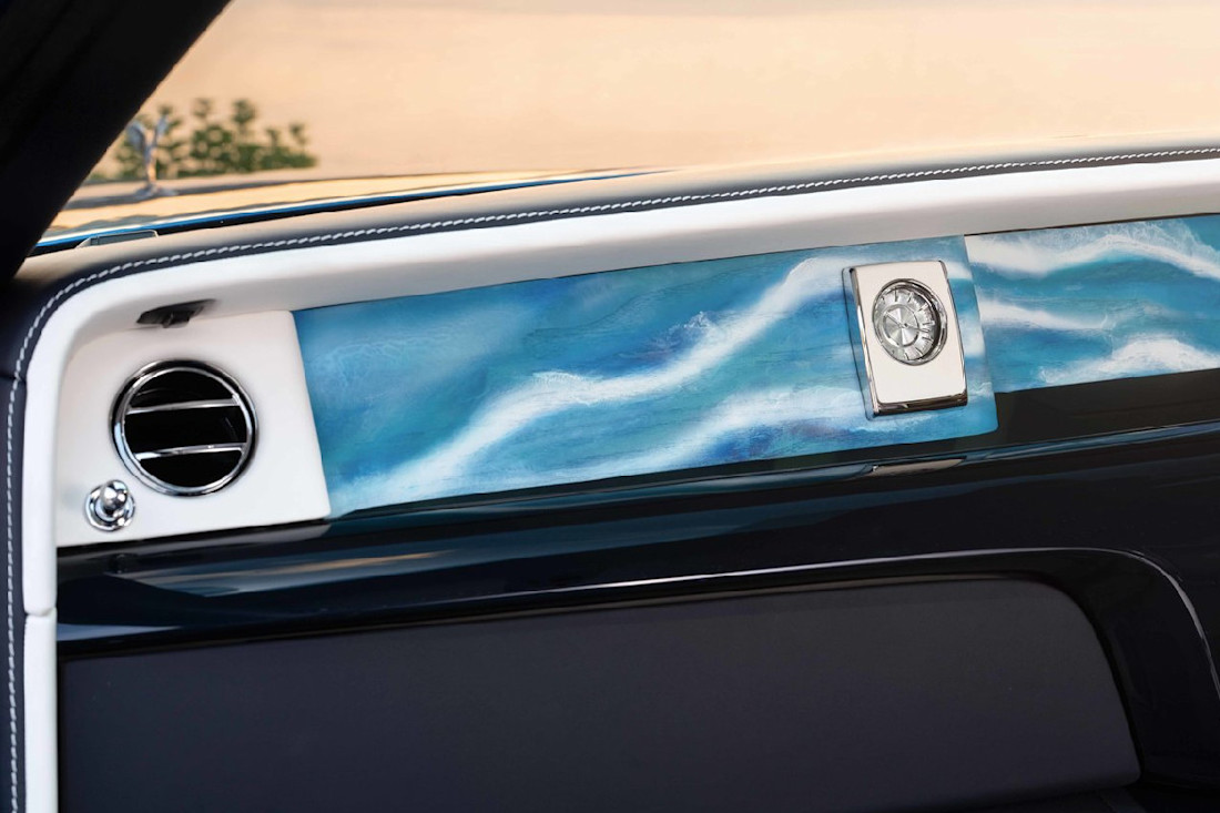 Rolls-Royce-Phantom-Extended-Regatta-2026-interior (3).jpg