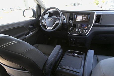 Editorial 2015 toyota sienna se v6 8 passenger fwd jw 11