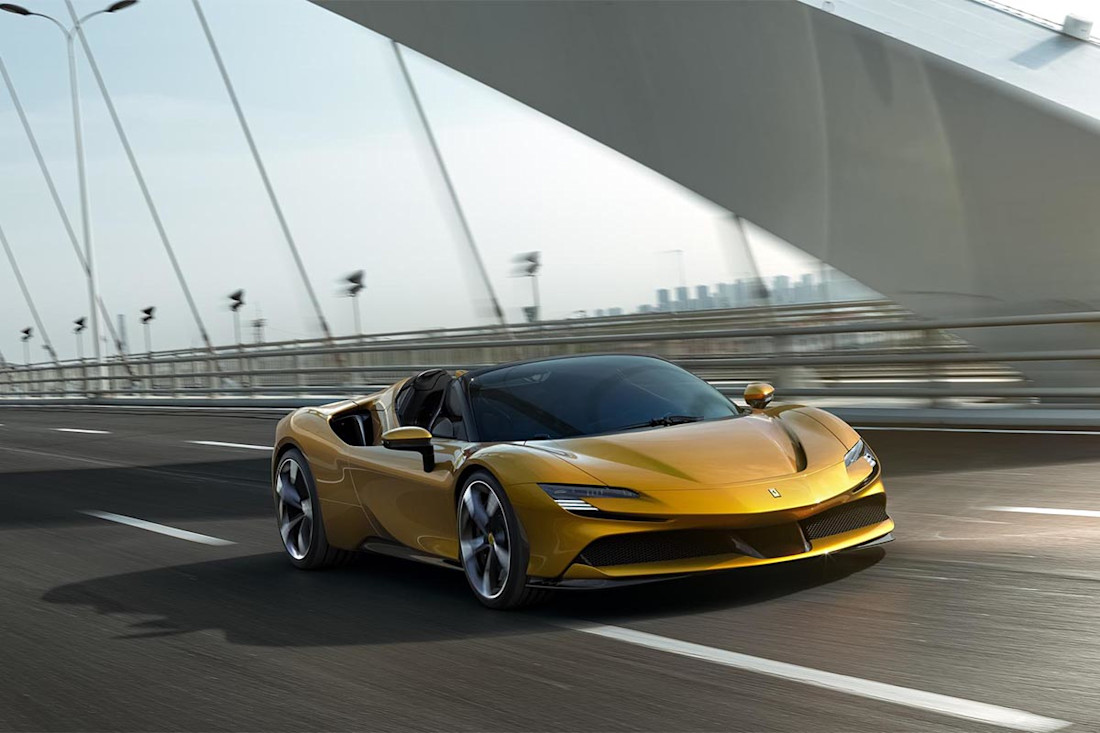 Ferrari SP90 Spider: dakloze hybride