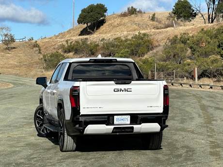 GMC Sierra EV Denali 2025 : Premier Essai Body Image
