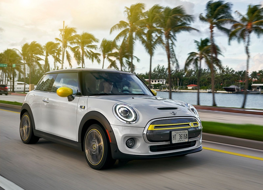 Mini-Cooper_SE-2020-Review_02.jpg