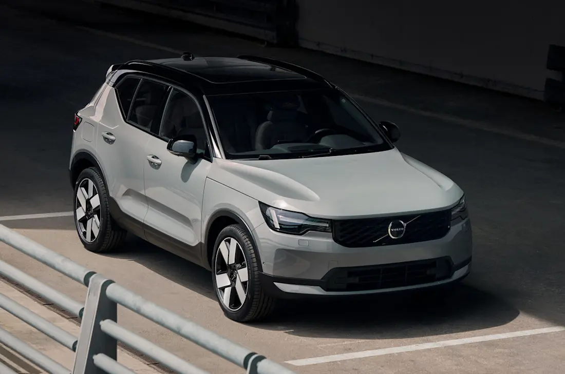 Volvo XC40, il restyling cambia volto al SUV compatto più tecnologia, stessi motori mild hybrid 01
