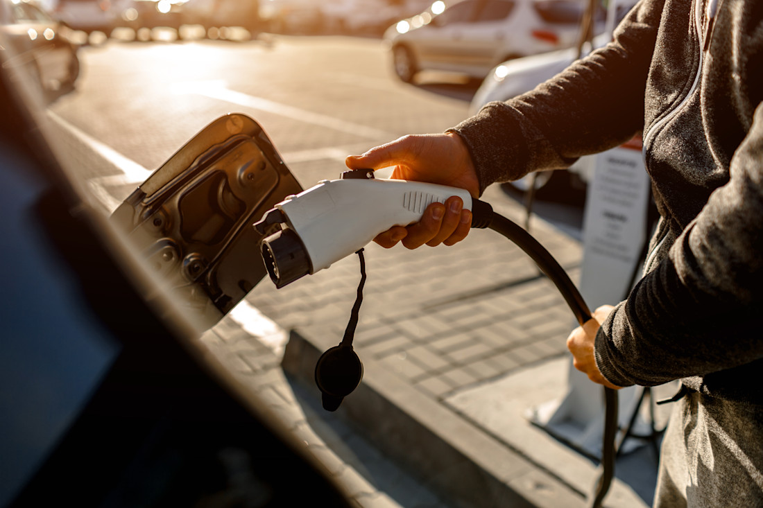 2024: Elektrische auto steeds goedkoper maar interesse automobilist blijft uit