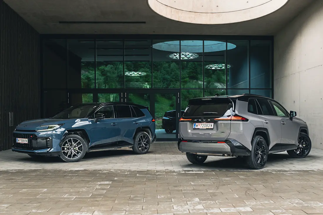 7 toyota-rav4-2026-heck-seitlich