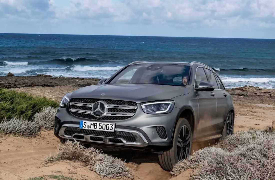 Im Gegensatz zum Audi Q5 ist der Mercedes GLC deutlich konservativer gestaltet.  Im Gegensatz zum Audi Q5 ist der Mercedes GLC deutlich konservativer gestaltet.