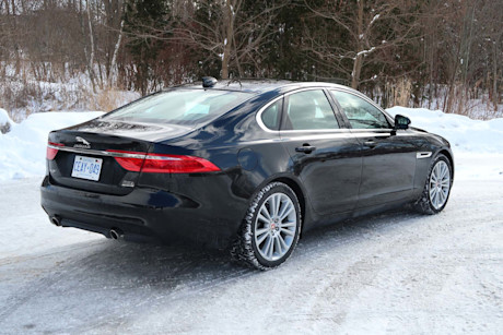 Editorial 2018 jaguar xf 25t awd prestige 07 jm