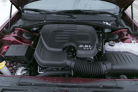 Editorial 2018 chrysler 300s awd 12 jw