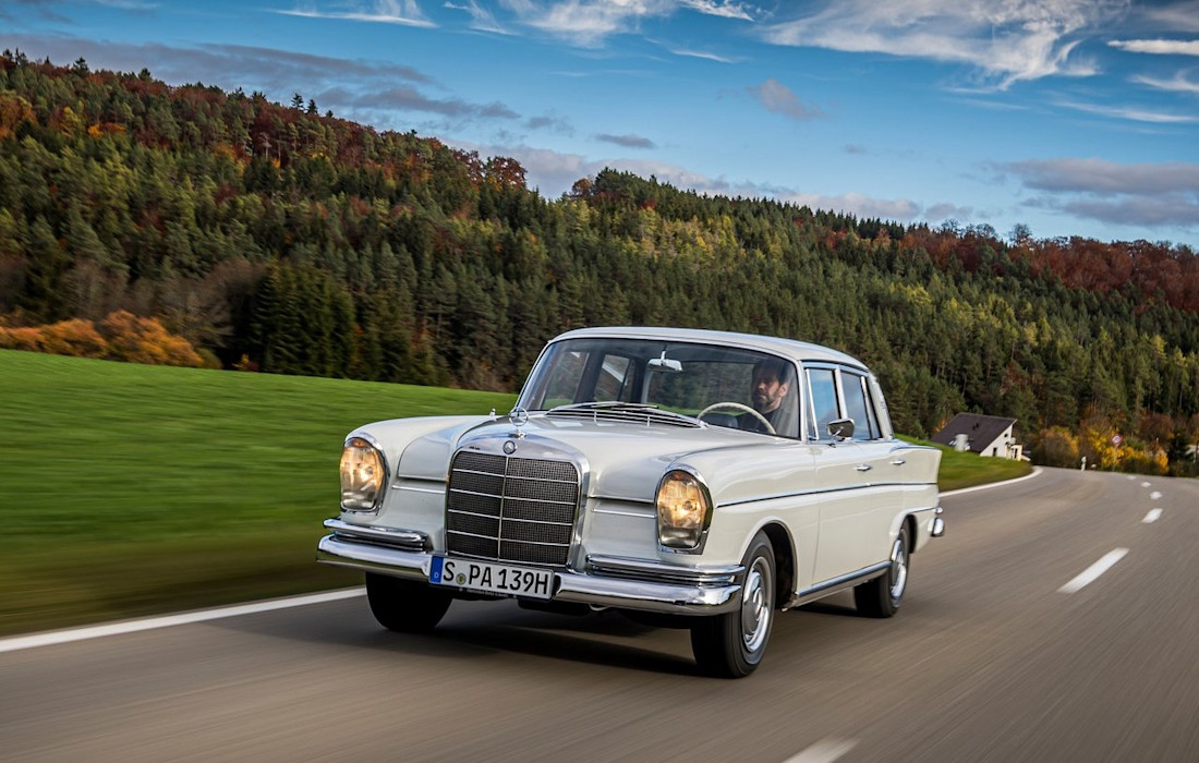 Mercedes-Benz-300_SE_W112