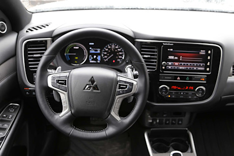 Editorial 2019 mitsubishi outlander phev gt 4wd 14 ts