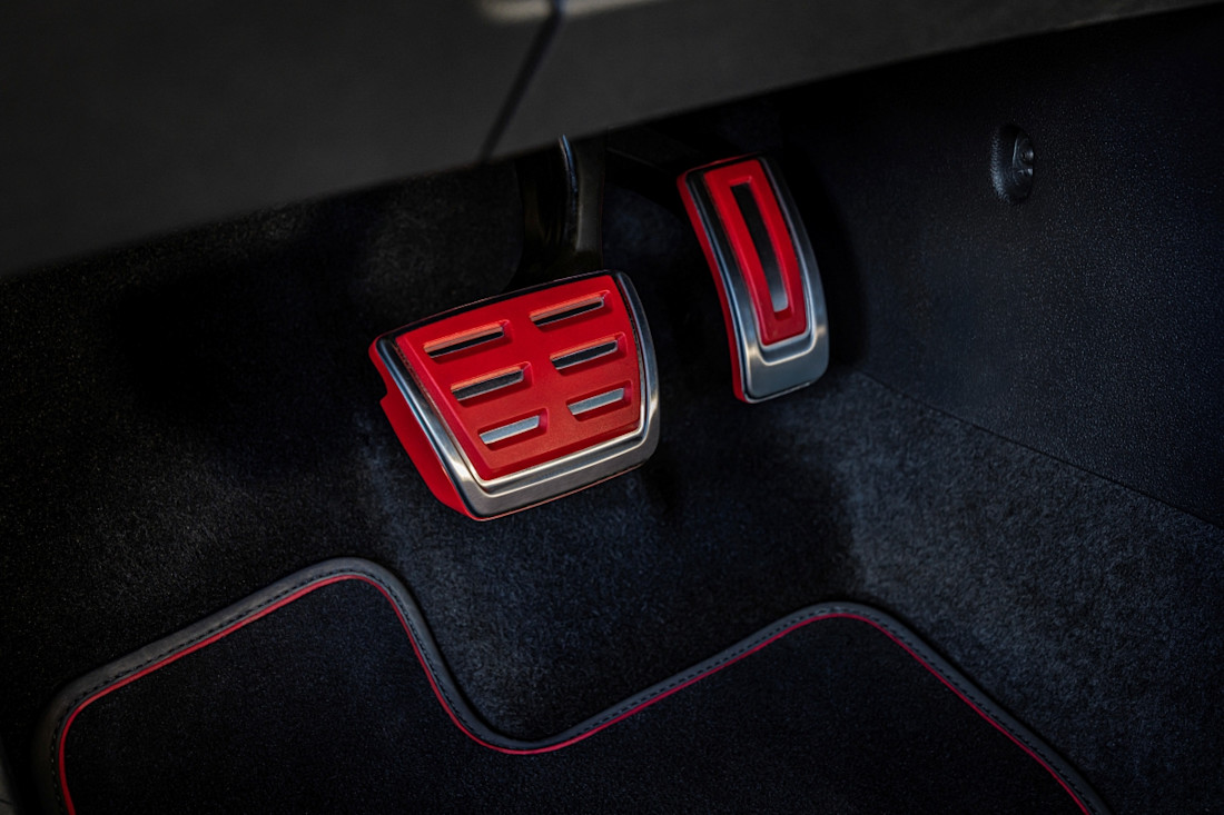 vw-golf-gti-edition-50 (13).jpg