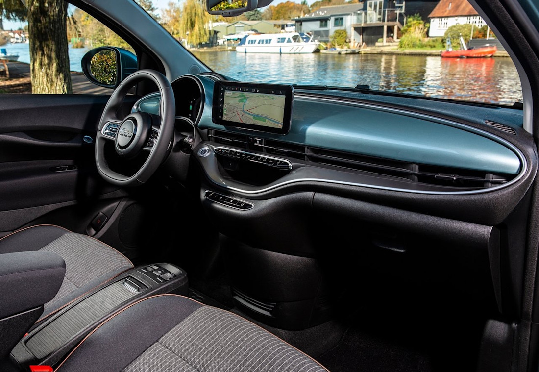 Fiat-500 Cabrio-2021 interior