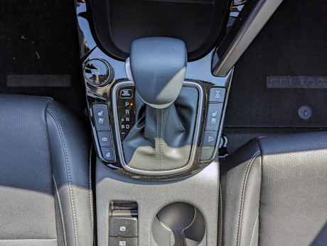 Editorial 2024 kia seltos x line td 240209 17 sha