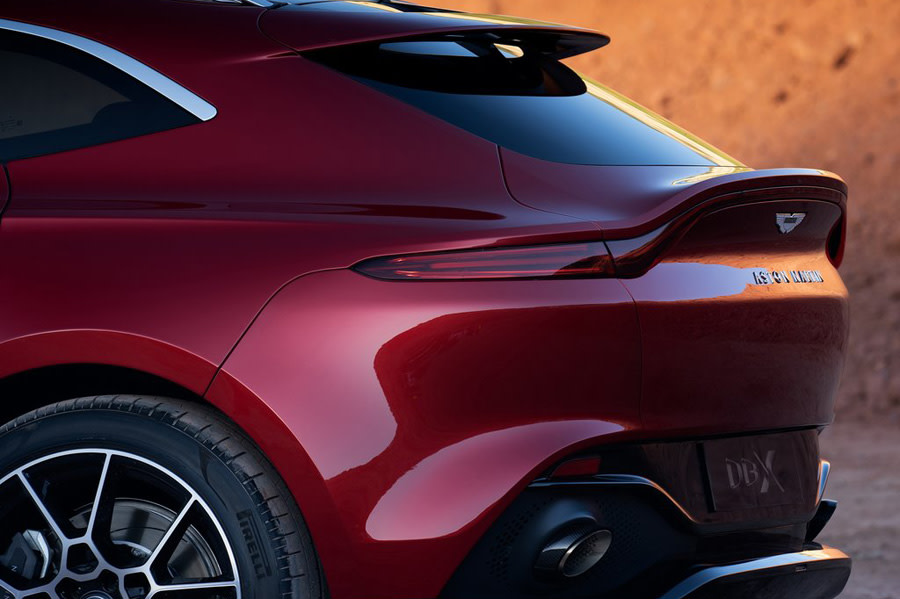 Aston_Martin-DBX-2021-1024-1c.jpg