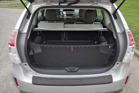 Editorial 2015 toyota prius v sh 22
