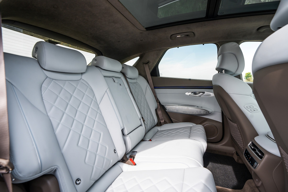 genesis-gv70-electrified-2026 (2).jpg