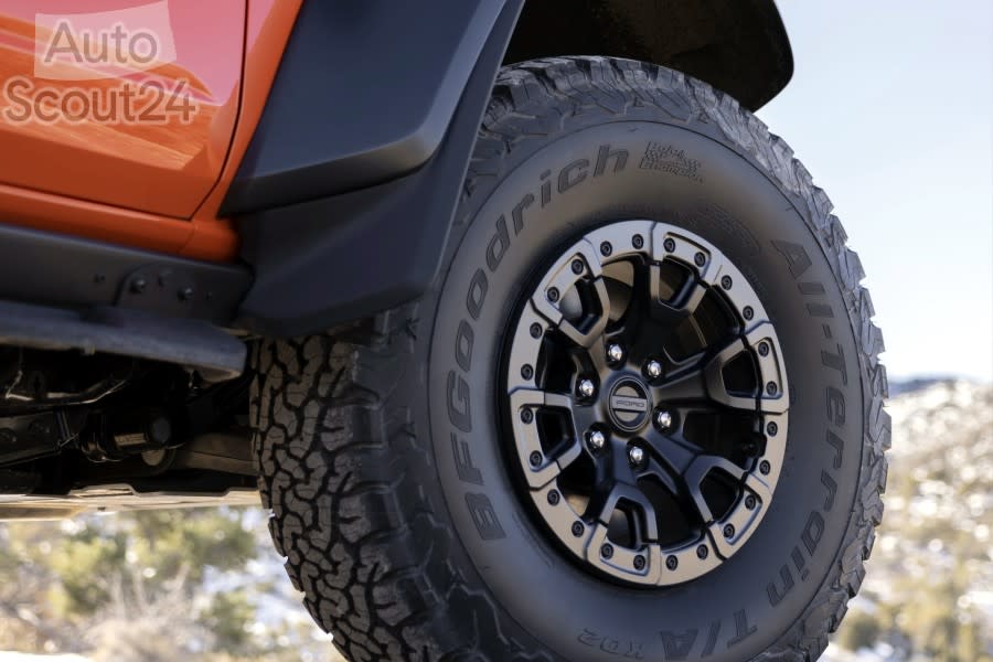 2022-Ford-Bronco-Raptor_details_08-Copy(1).jpg