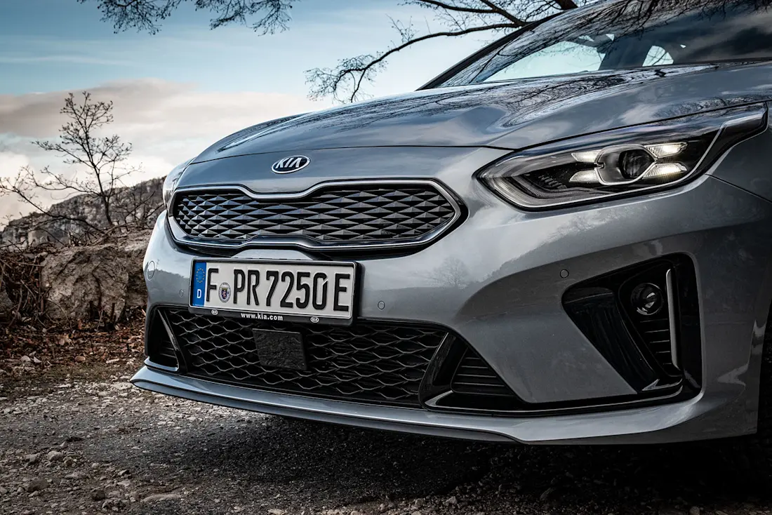 Kia-Ceed-Sportswagon-PHEV-Front Kia-Ceed-Sportswagon-PHEV-Front