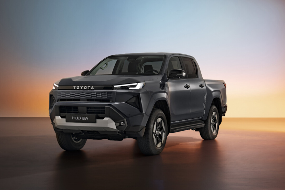 toyotahiluxbev2026-vistadigonalfrontal.jpg