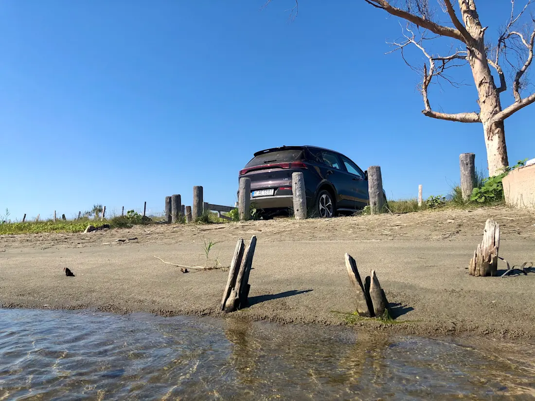 Aiways U5 Roadtrip Elektroauto Heck Meer Aiways U5 Roadtrip Elektroauto Heck Meer
