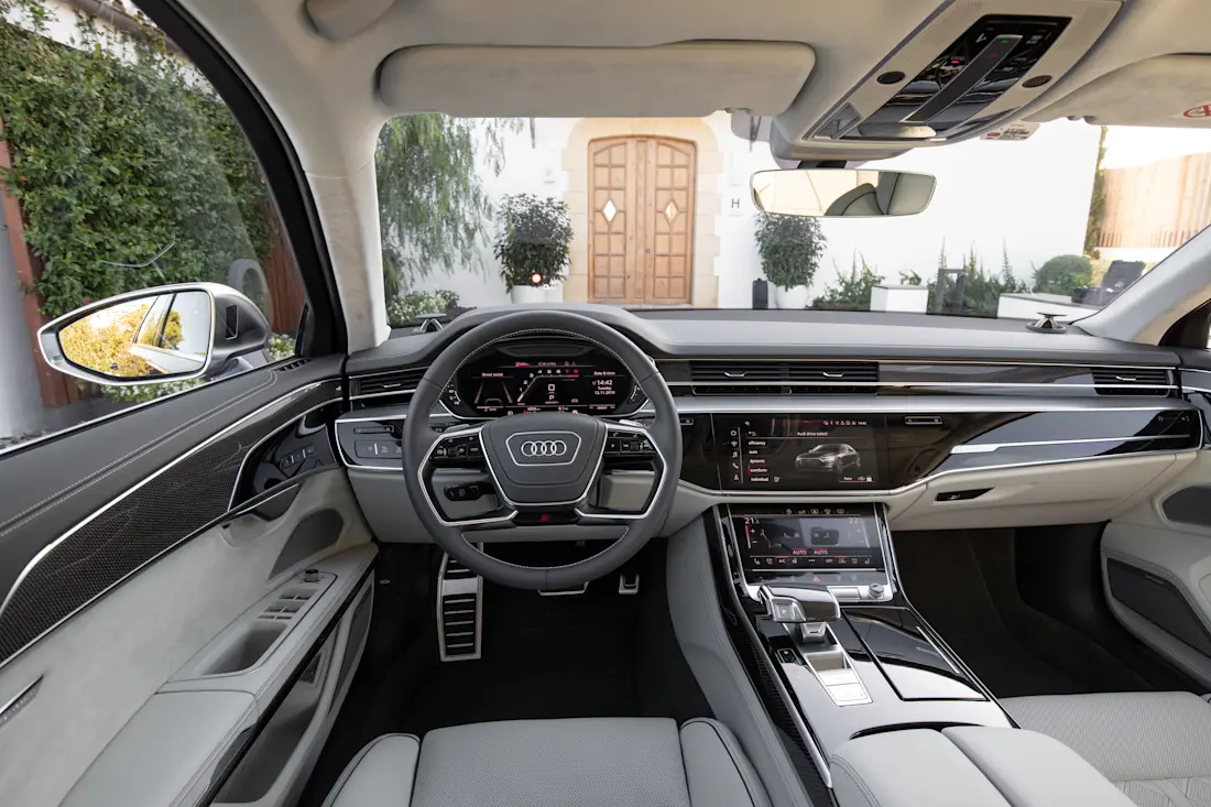 Audi S8 interni