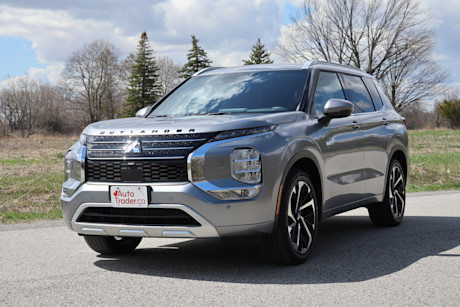 Editorial 2024 mitsubishi outlander phev gt premium 12