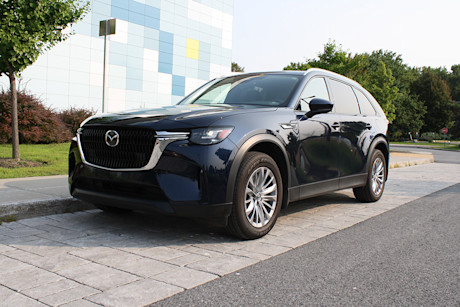 Match comparatif des VUS intermédiaires hybrides rechargeables, Édition 2024: Mazda CX-90 PHEV 2024 vs Mazda CX-70 PHEV 2025 Body Image
