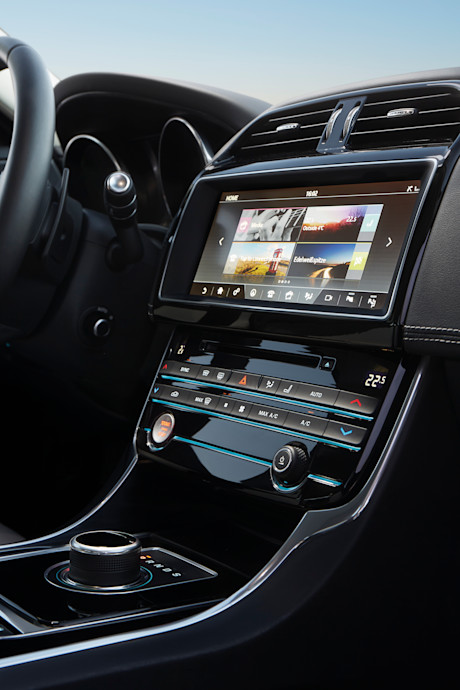 Editorial 2017 jaguar xe 18