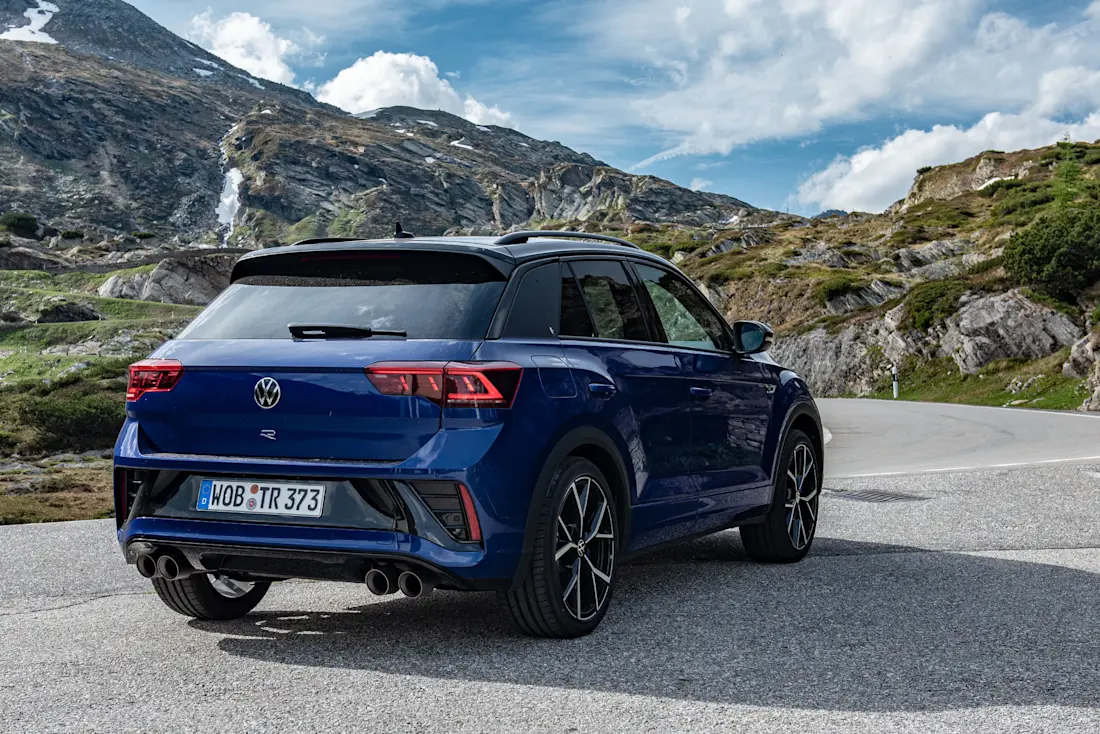 Längs- und Querdynamik des VW T-Roc R sind imposant, gegen Aufpreis gibt es eine Titan-Sportabgasanlage von Akrapovic.  Längs- und Querdynamik des VW T-Roc R sind imposant, gegen Aufpreis gibt es eine Titan-Sportabgasanlage von Akrapovic.