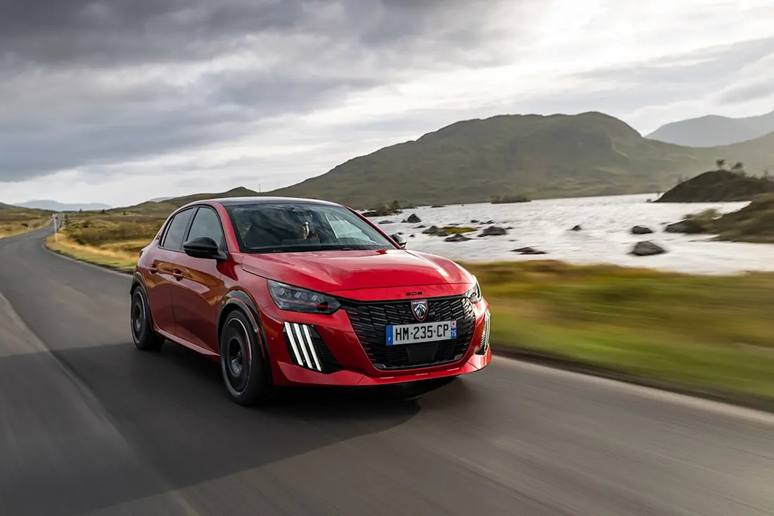 BEBE20261008  Peugeot e-208 GTi  06